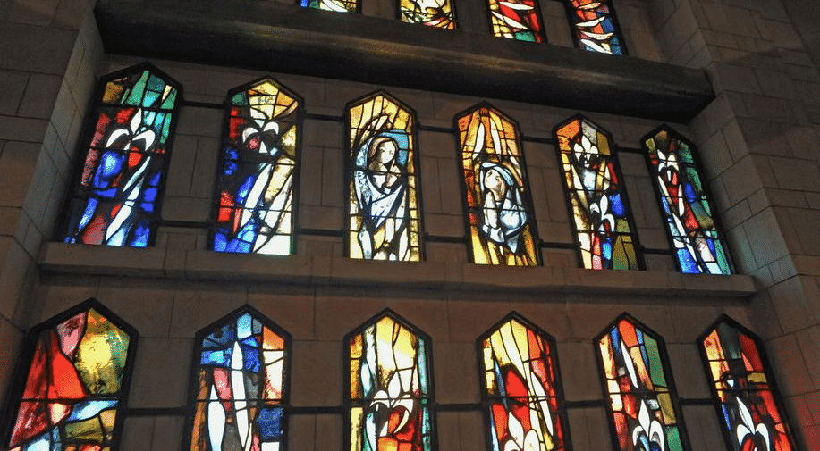 Historical stained-glass window laser preservation-The heat accumulation challenge